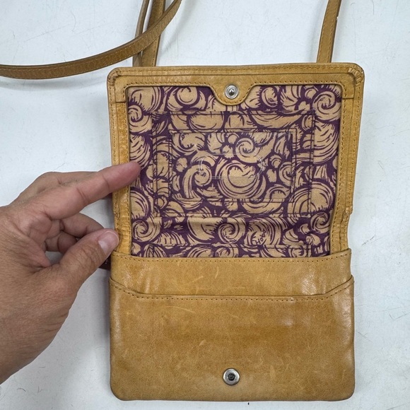 Cute HOBO wallet crossbody.  Good condition - Picture 5 of 6